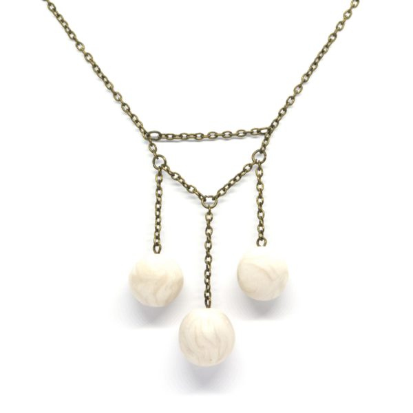 Mysterious Glamour Necklace Pearl White